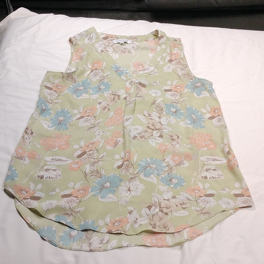 Rose+ Olive women's v neck sleeveless top size medium
